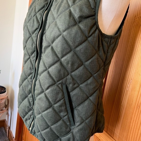 Old Navy Army Green Classic Quilted Full Zip Vest Layering Fall Athleisure Chic - Picture 4 of 9